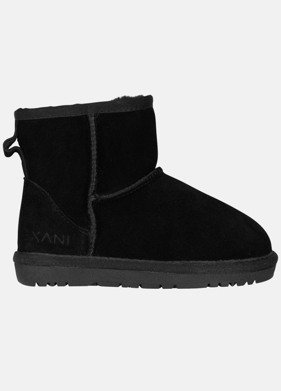 Ally K, Black, 25,  Kängor